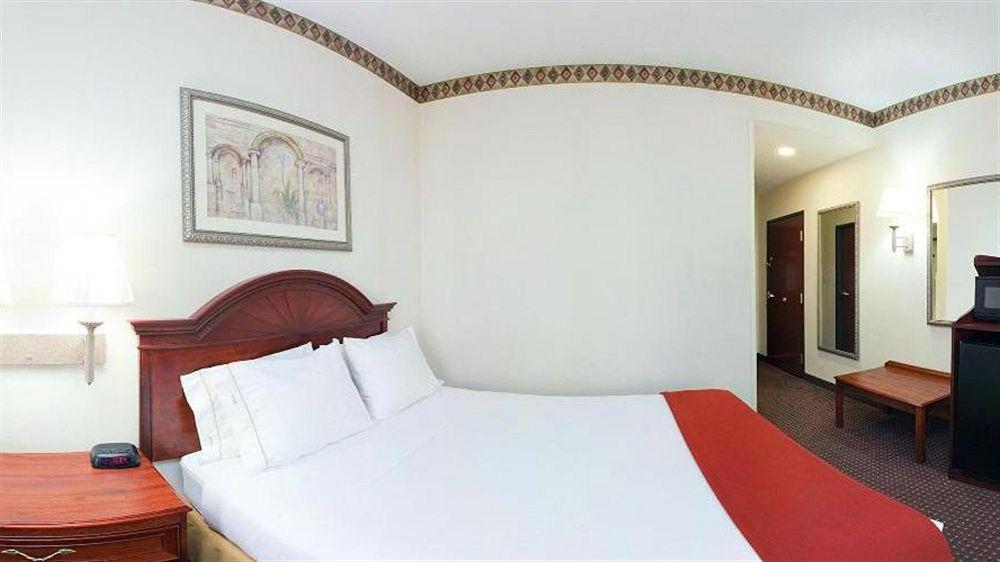 Holiday Inn Express Toledo-Oregon By Ihg Exterior foto