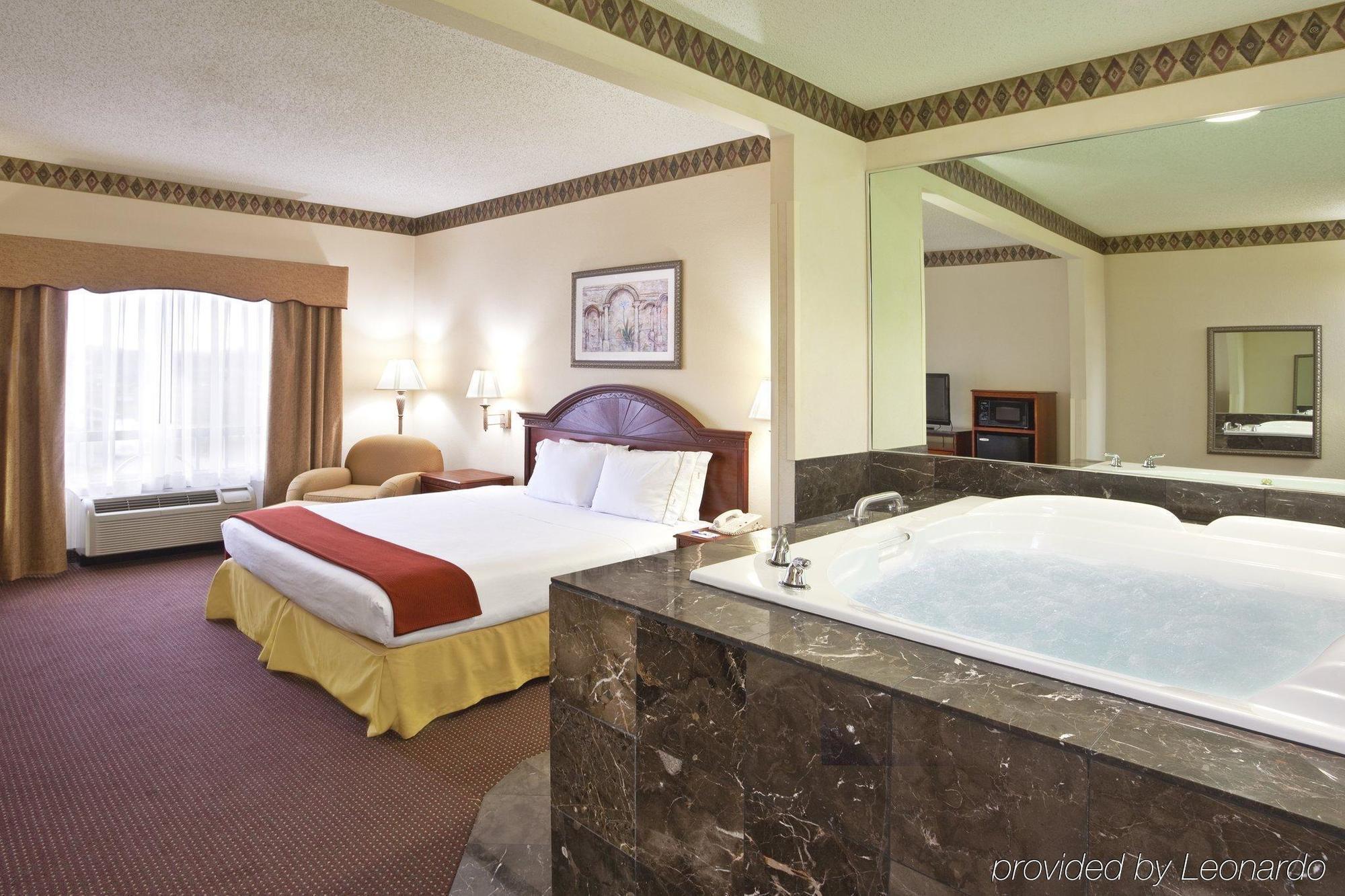 Holiday Inn Express Toledo-Oregon By Ihg Exterior foto