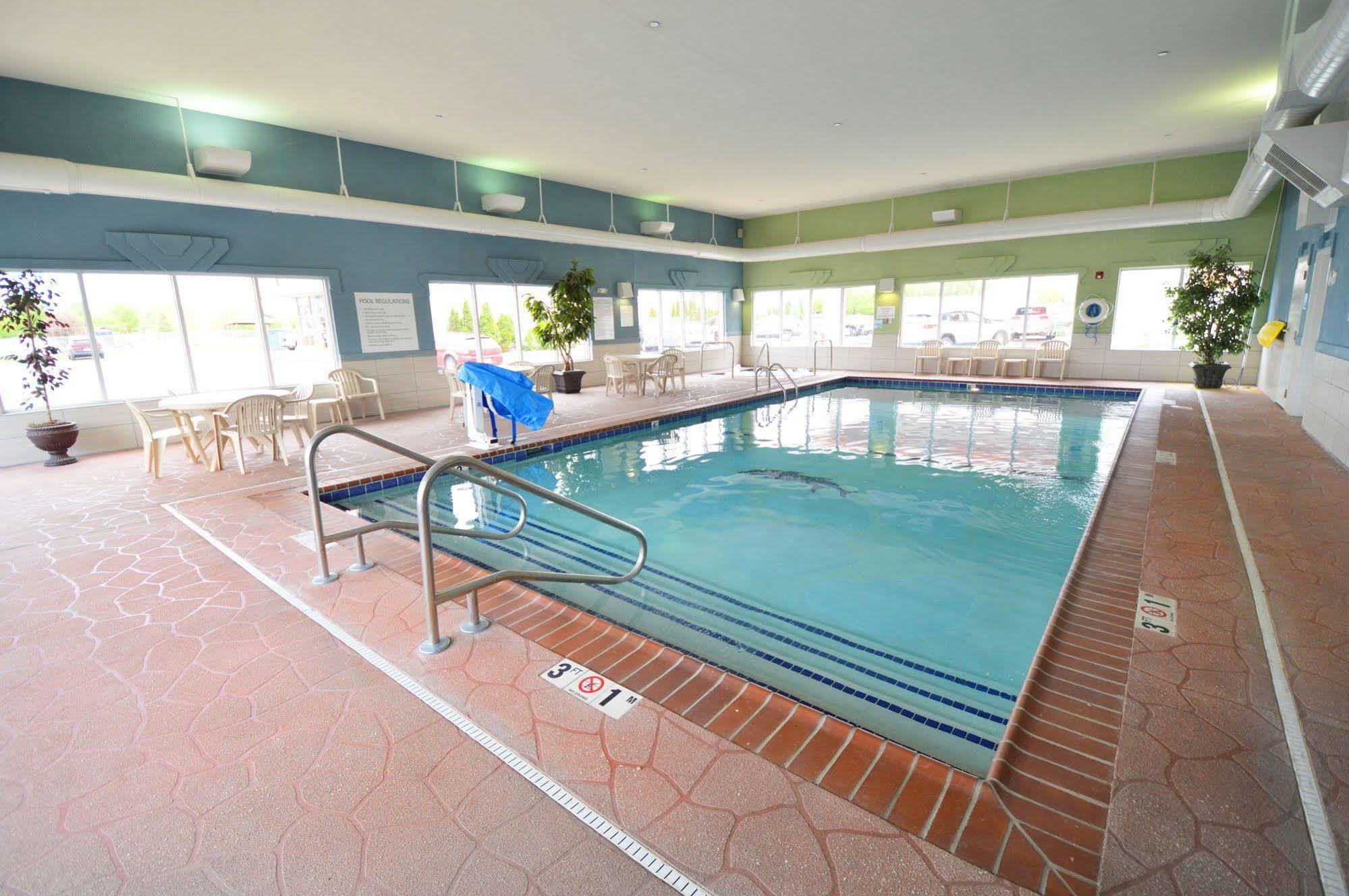 Holiday Inn Express Toledo-Oregon By Ihg Exterior foto
